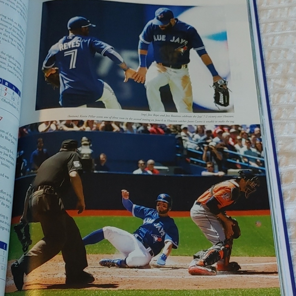 🌻CANADA'S TEAM TORONTO BLUE JAYS BOOK - Picture 4 of 6